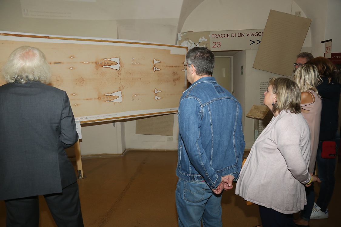 Restauri Santo Sudario - Museo della Sindone_028.jpg